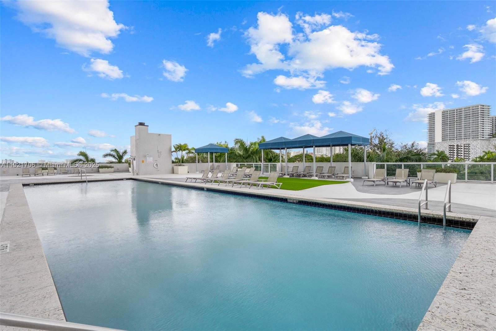 TERRAZAS RIVERPARK VILLAG - Residential