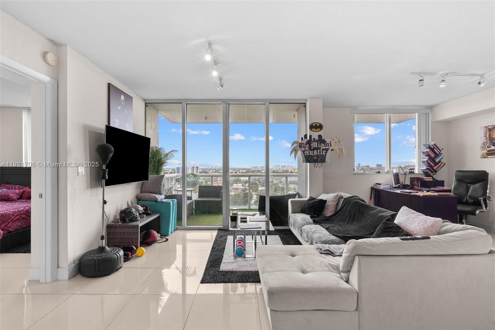 TERRAZAS RIVERPARK VILLAG - Residential