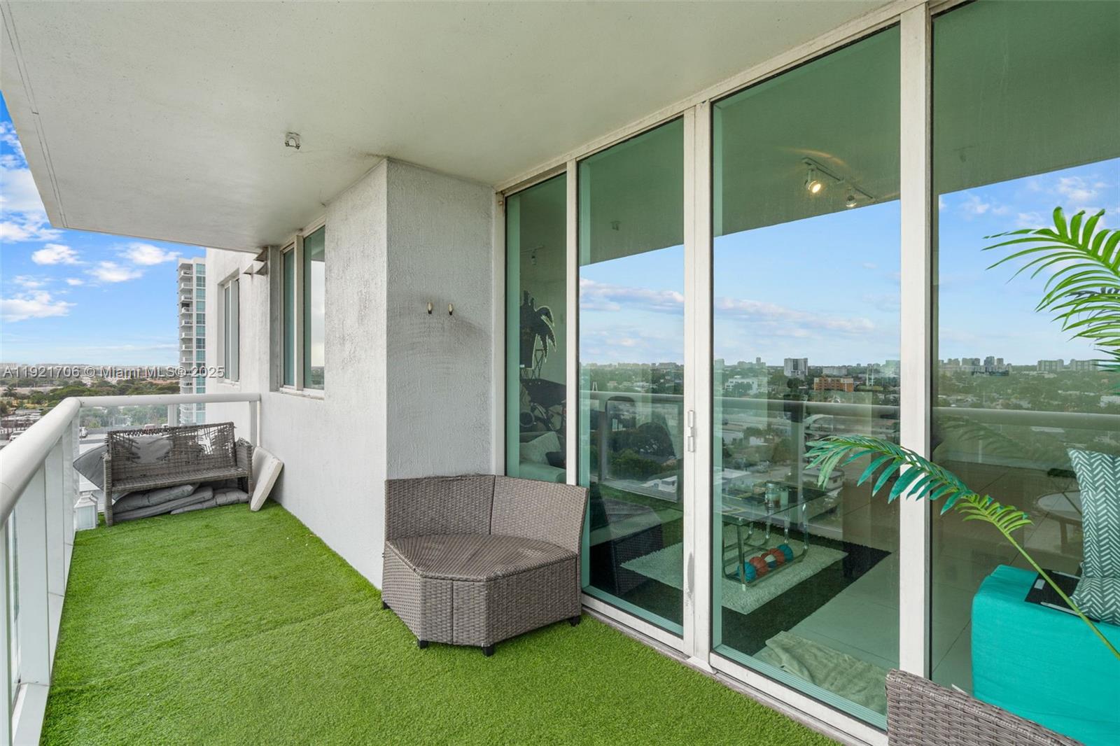 TERRAZAS RIVERPARK VILLAG - Residential