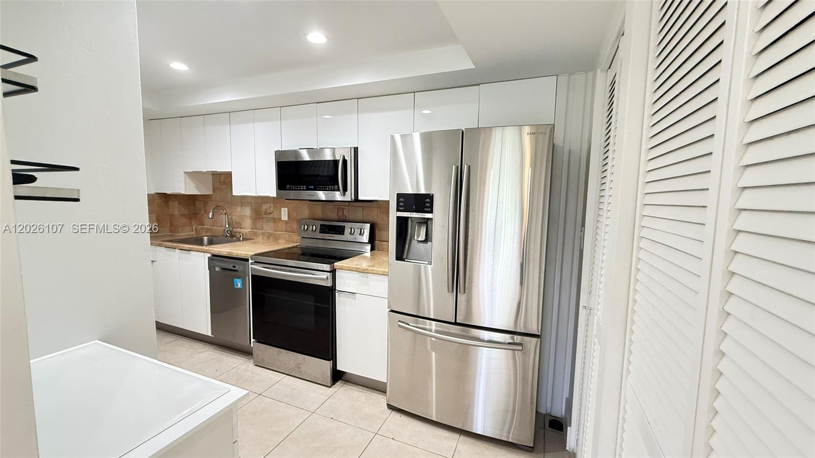 FERNWOODS CONDO NO 1 - Residential Lease