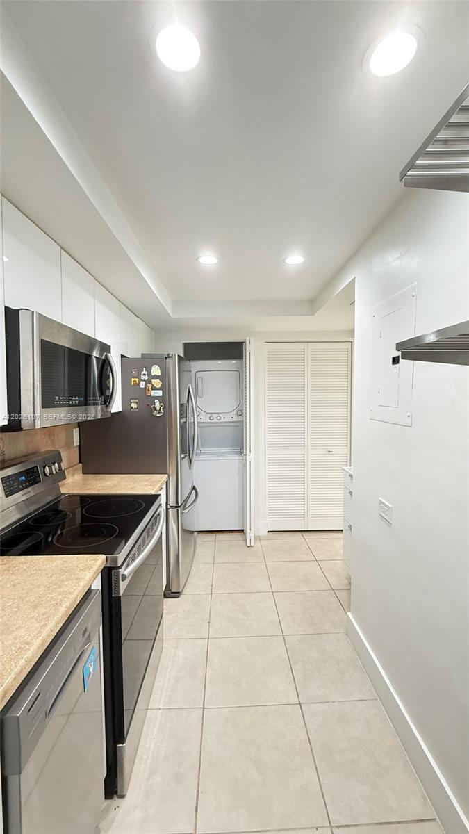 FERNWOODS CONDO NO 1 - Residential Lease