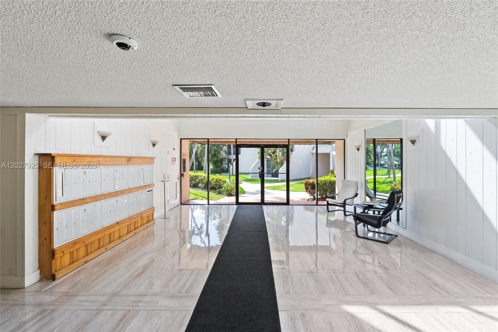 BUILDING FOUR OF RACQUET - Residential