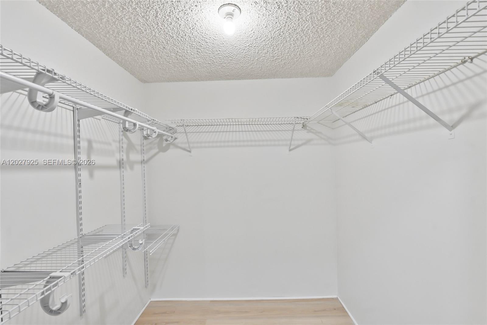 BUILDING FOUR OF RACQUET - Residential