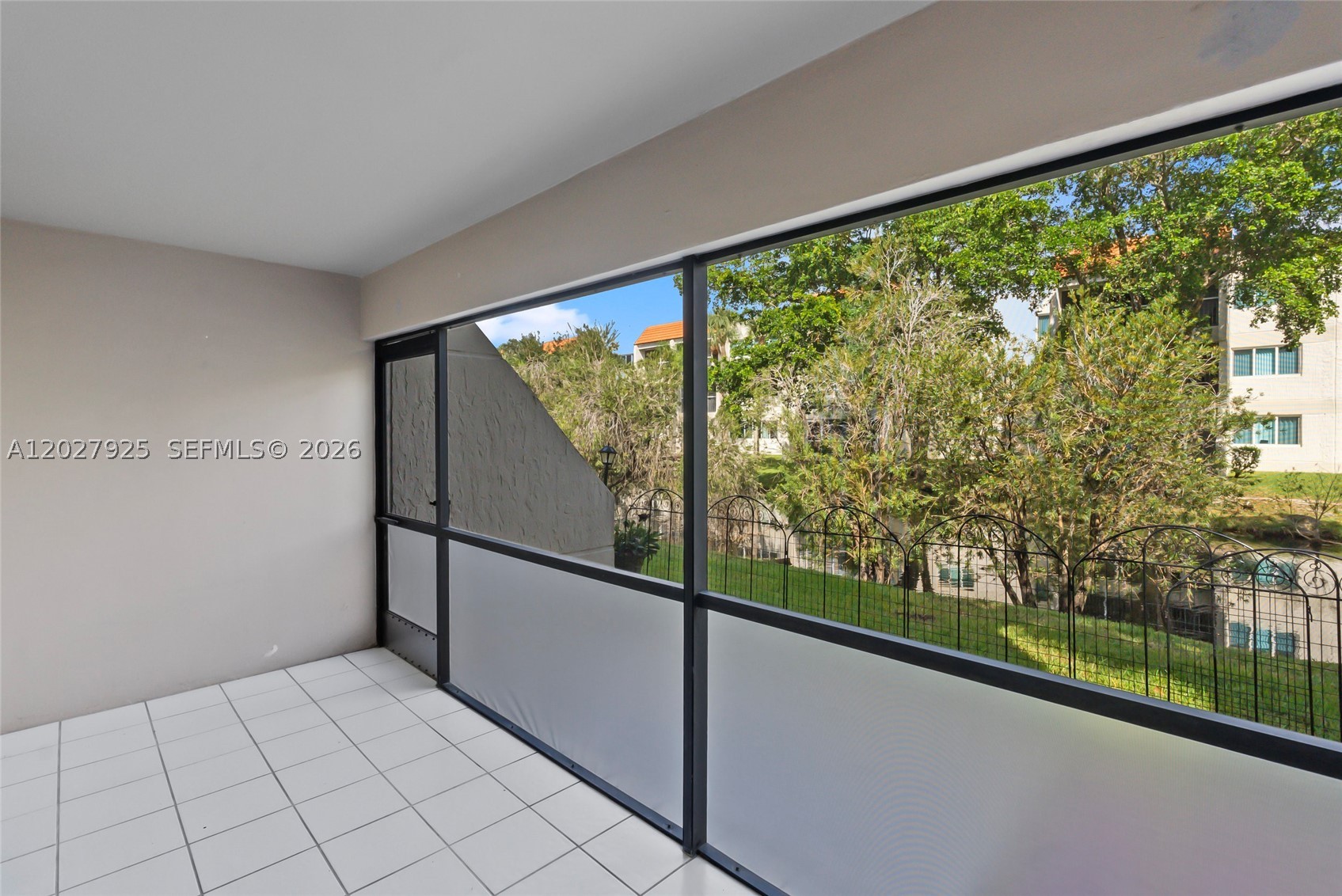 BUILDING FOUR OF RACQUET - Residential