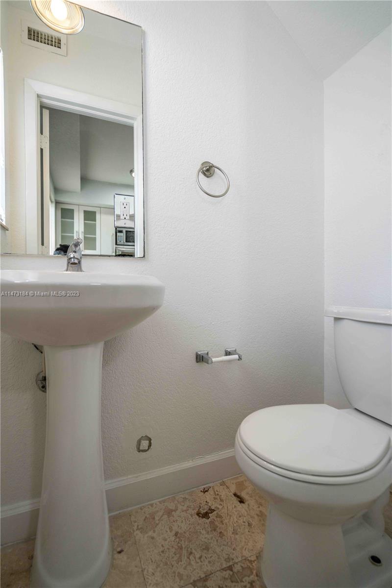 BAYVIEW TOWNHOMES CONDO - Residential Lease