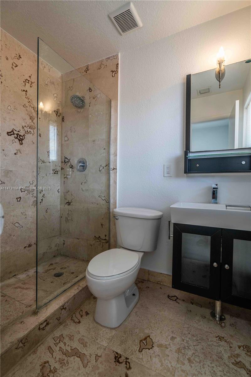 BAYVIEW TOWNHOMES CONDO - Residential Lease