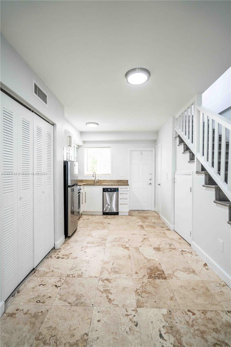 BAYVIEW TOWNHOMES CONDO - Residential Lease