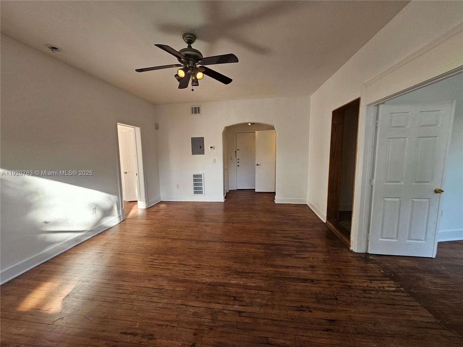 THE ESPLANADE BEACH CONDO - Residential