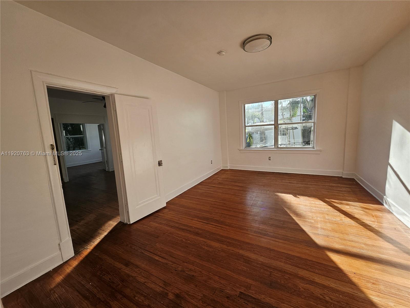 THE ESPLANADE BEACH CONDO - Residential