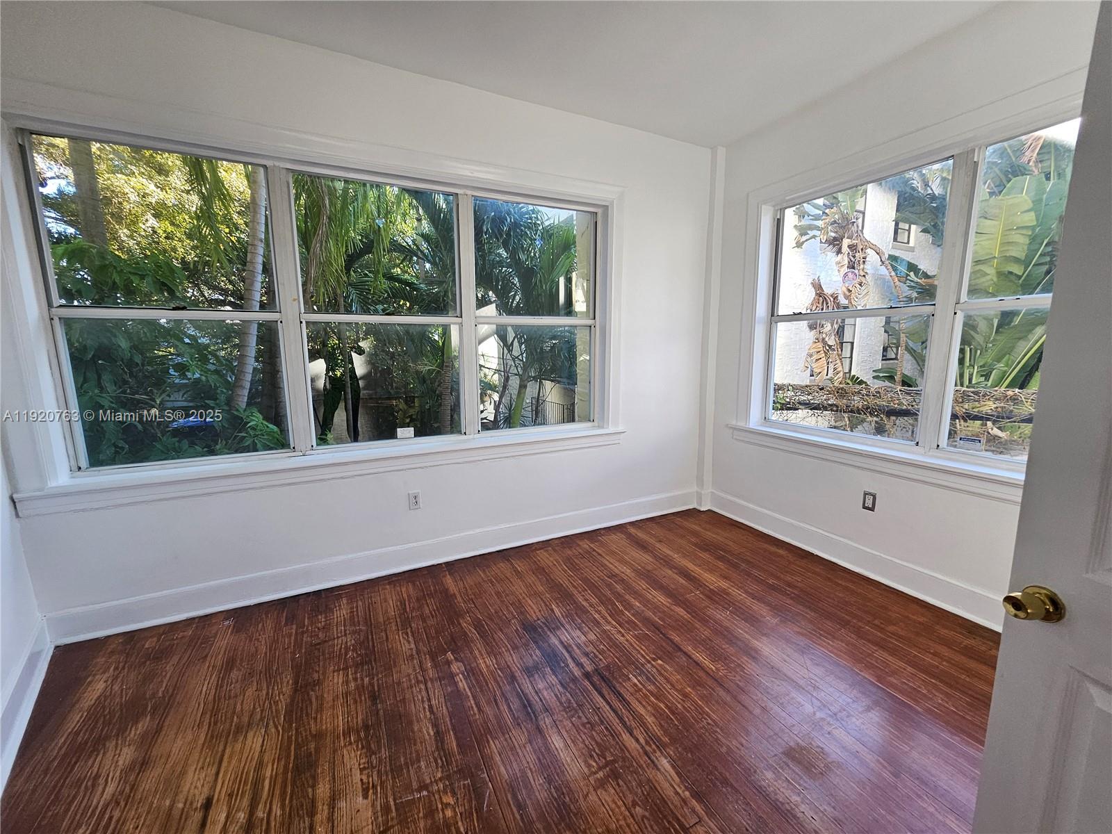 THE ESPLANADE BEACH CONDO - Residential
