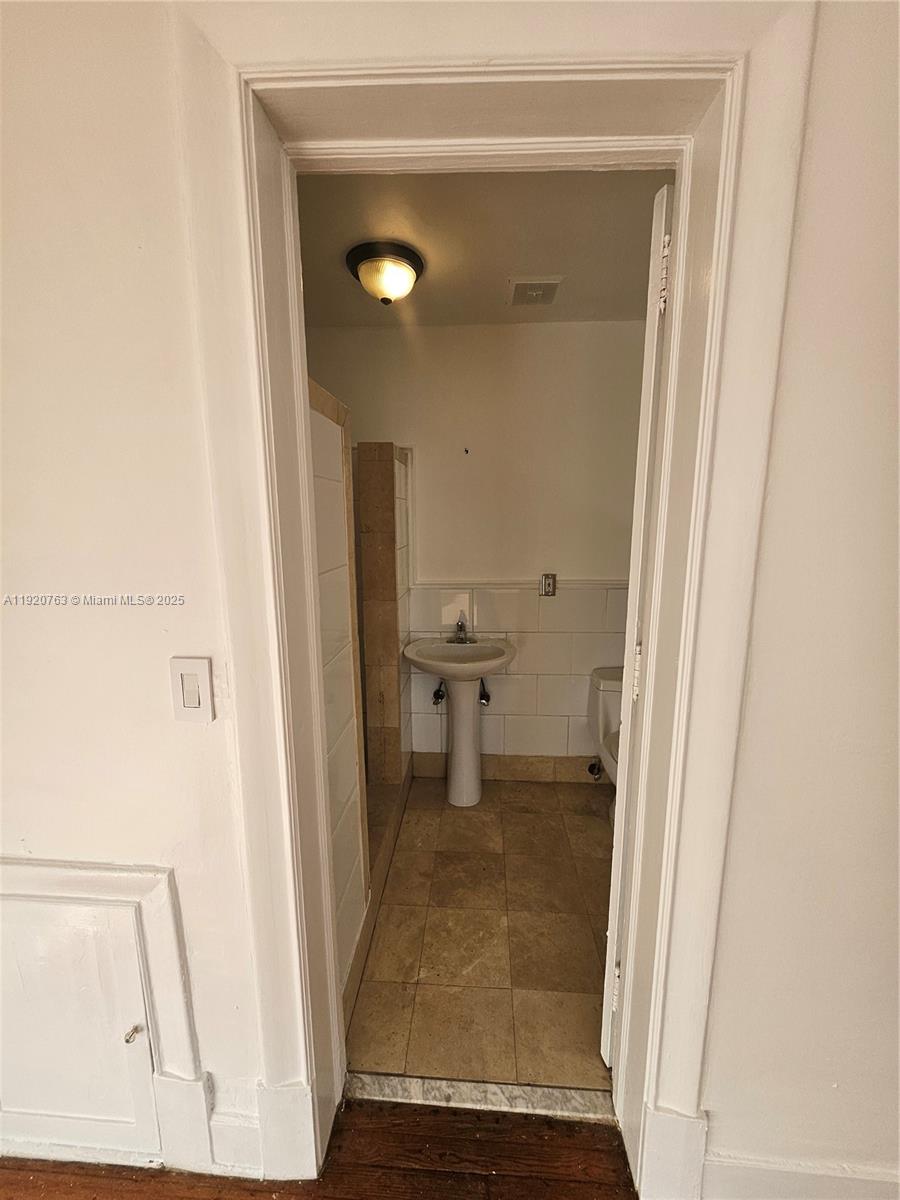 THE ESPLANADE BEACH CONDO - Residential