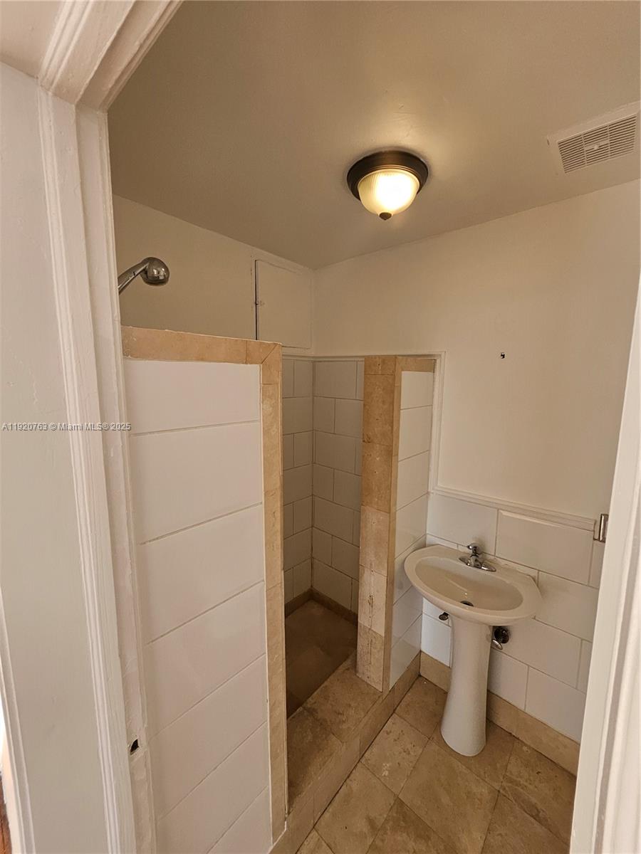 THE ESPLANADE BEACH CONDO - Residential