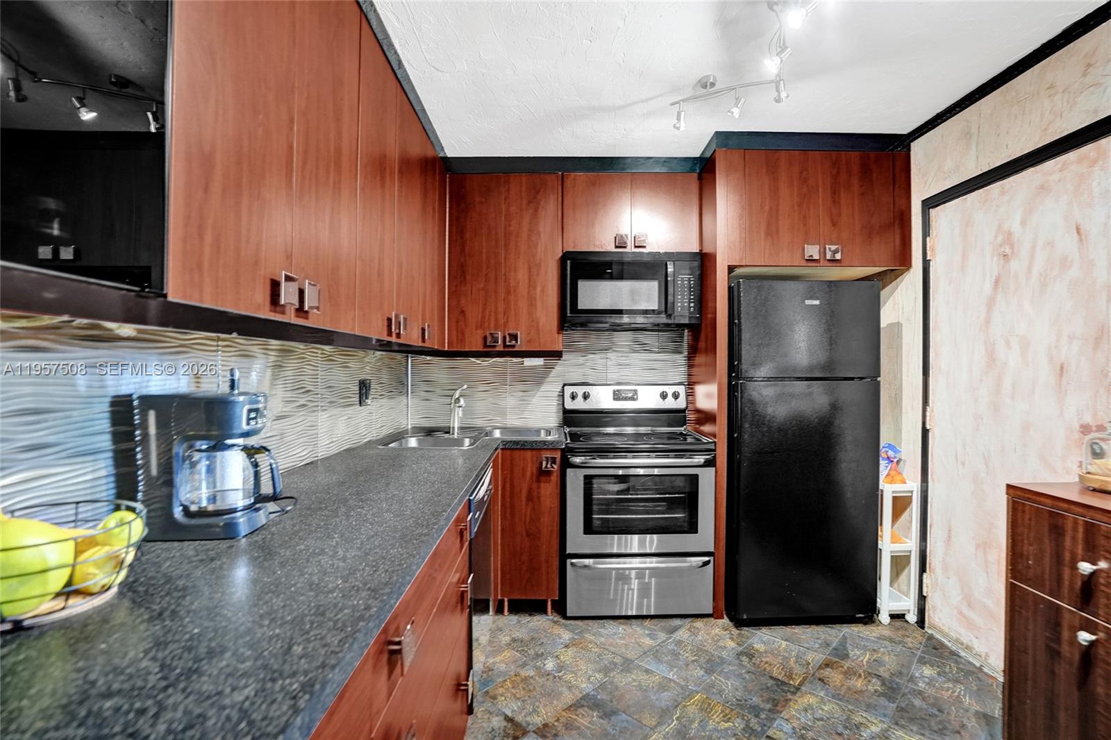 MEADOWBROOK CONDO APTS BL - Residential