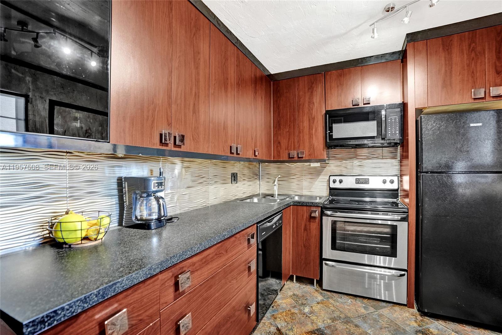 MEADOWBROOK CONDO APTS BL - Residential