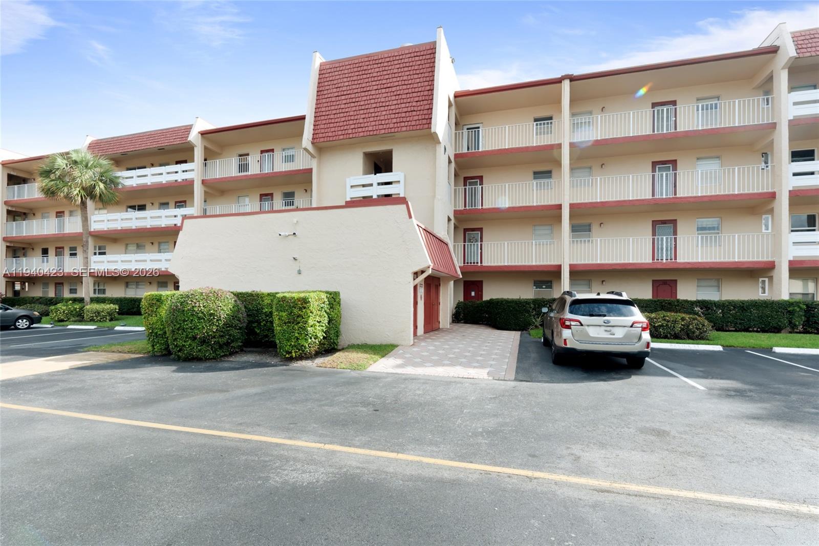 ORIOLE GOLF & TENNIS CLUB - Residential