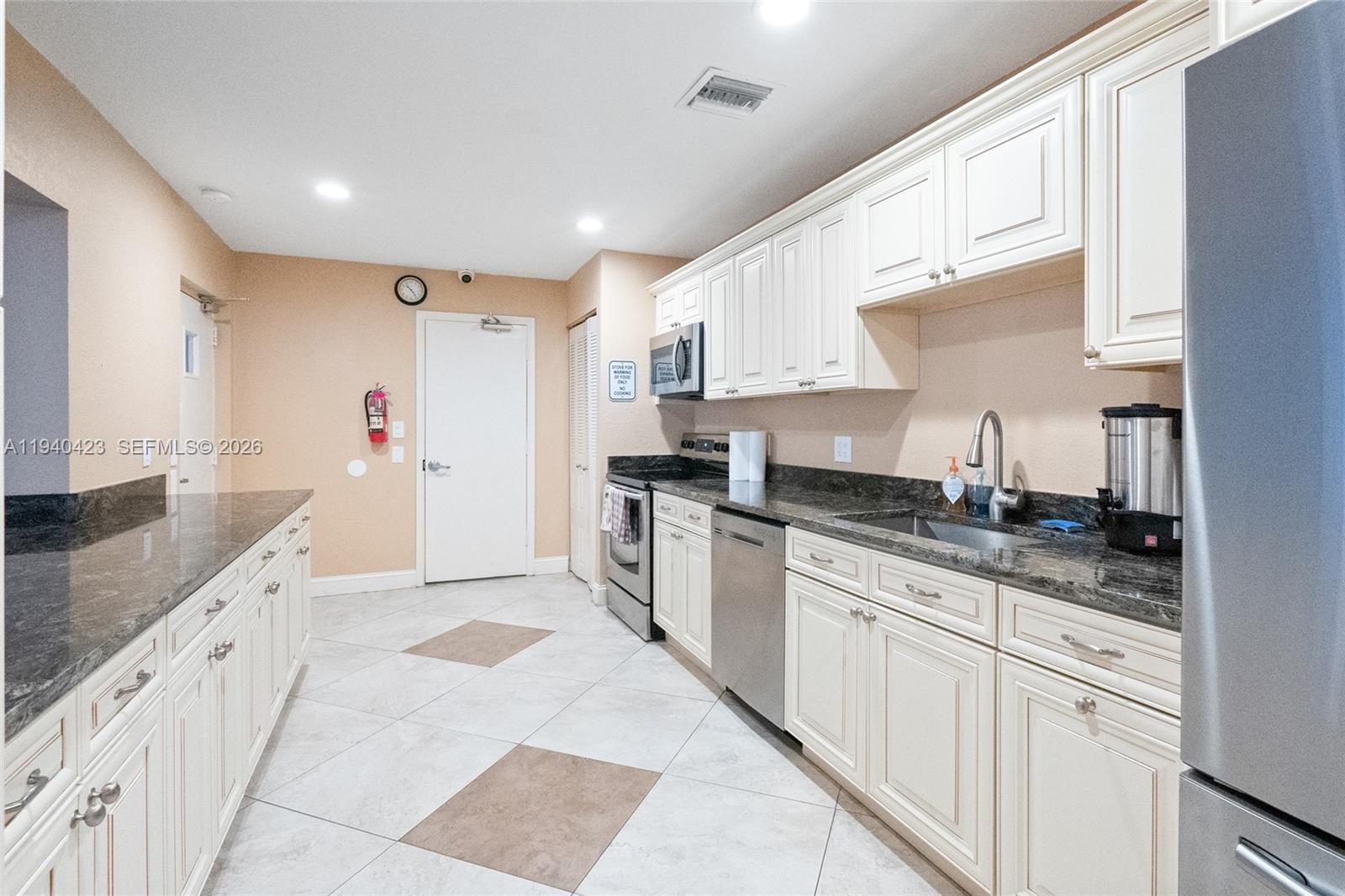 ORIOLE GOLF & TENNIS CLUB - Residential