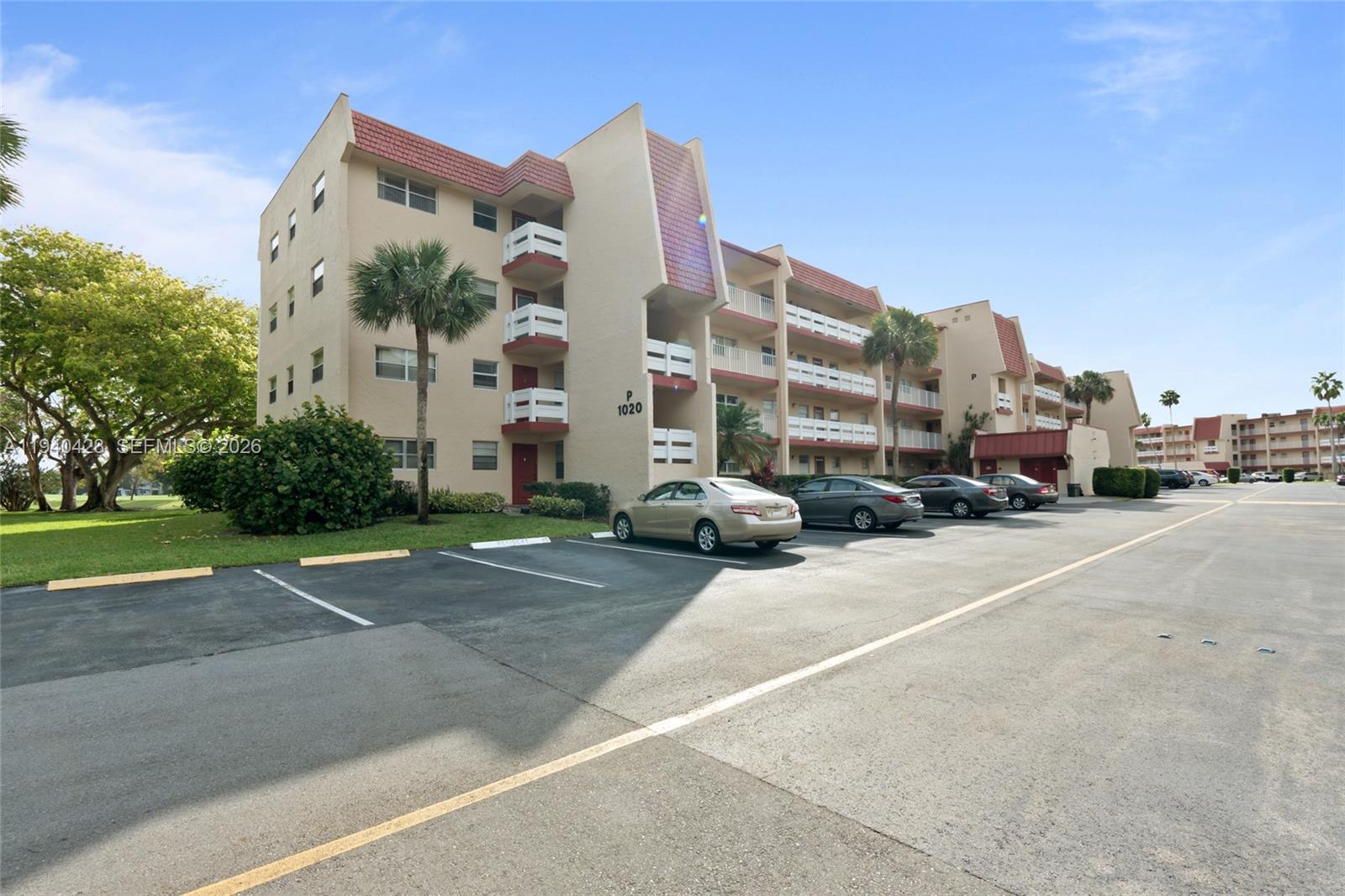 ORIOLE GOLF & TENNIS CLUB - Residential