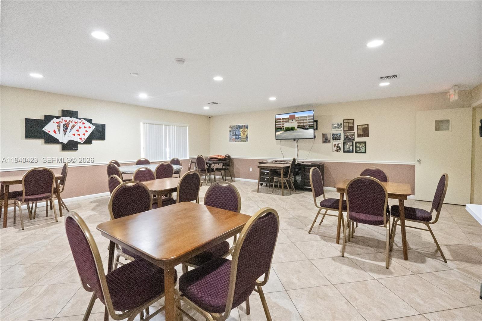 ORIOLE GOLF & TENNIS CLUB - Residential