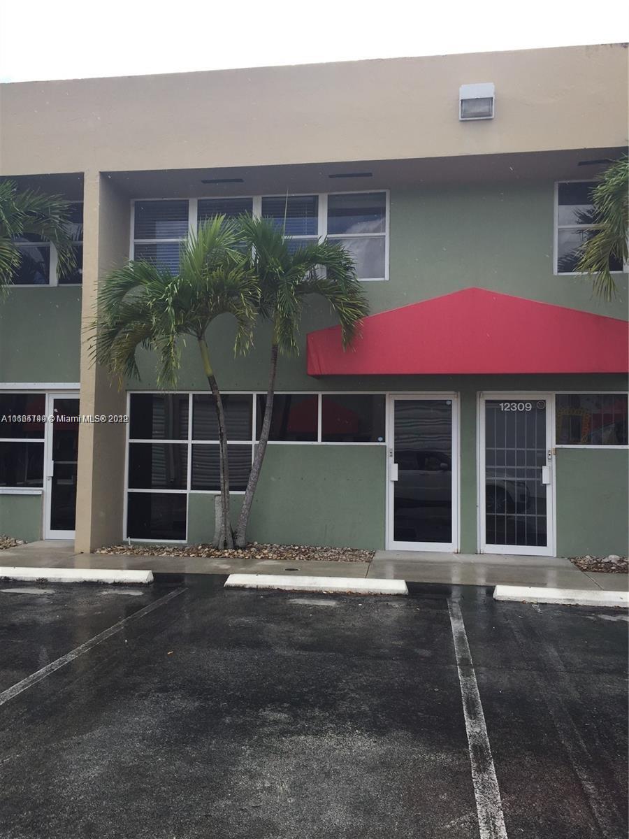 """"Great location """' 

-1st floor : 1small office ,garage storage, small basic kitchen and half bathroom without shower.
(Please don't ask me if they can make a shower because landlord say NO).
-2 FLOOR : 2 Small offices and 1 big office .

NOTE : Please make sure you client know this is a RENTAL for a Business not a place to LIVE.

***Please make sure you client have good credit and proof of income ,lease EVERY 1year , no retail business allowed.
Please text me to schedule appt.