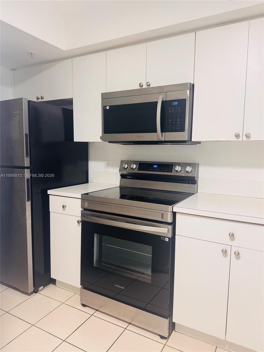 VISTA TRACE CONDO - Residential