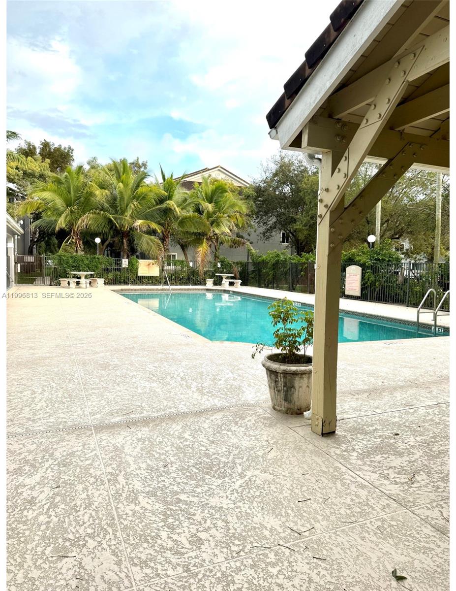 VISTA TRACE CONDO - Residential