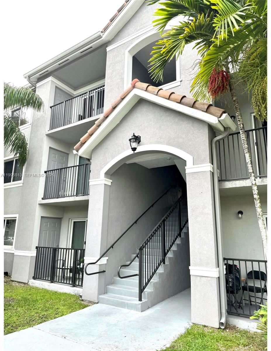 VISTA TRACE CONDO - Residential