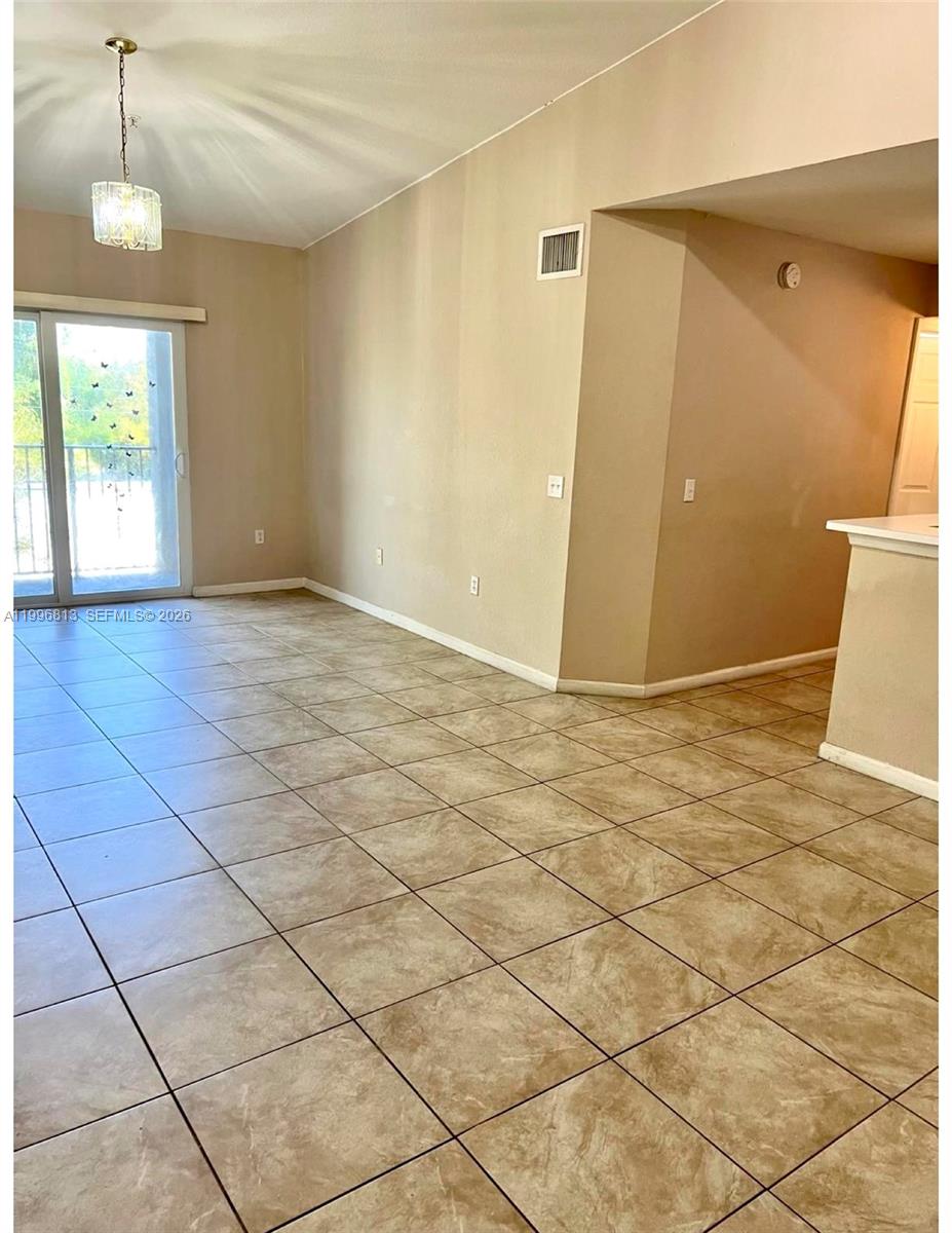 VISTA TRACE CONDO - Residential
