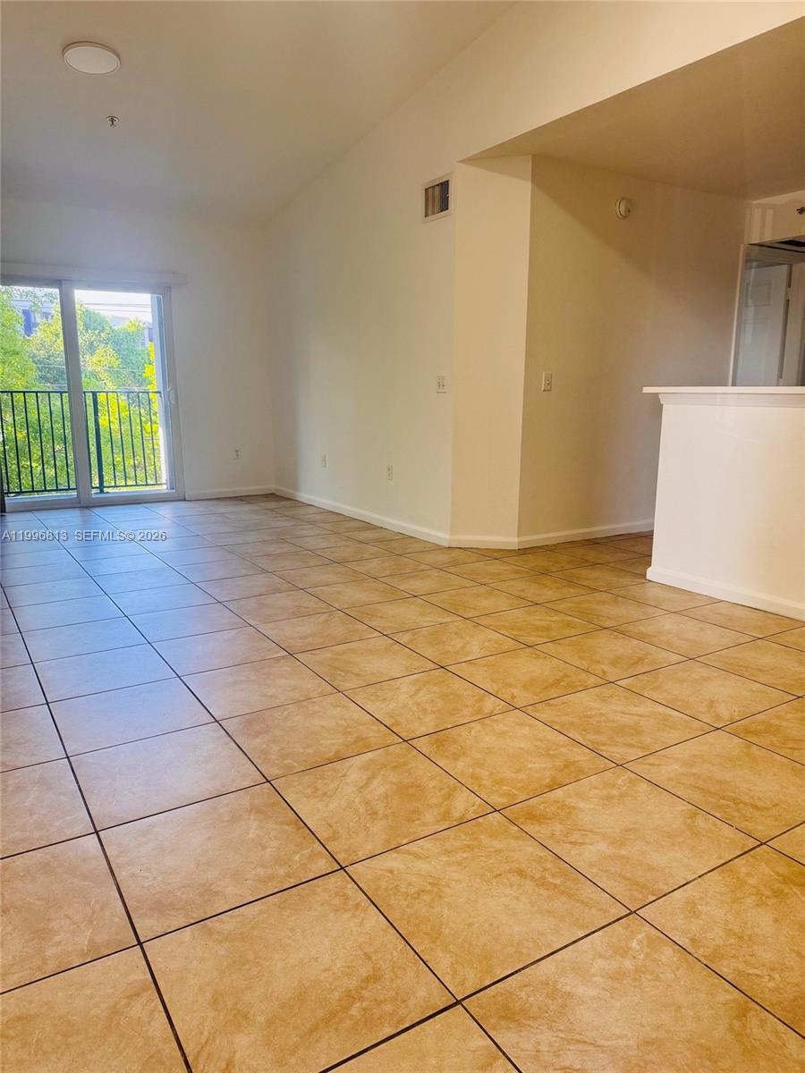 VISTA TRACE CONDO - Residential