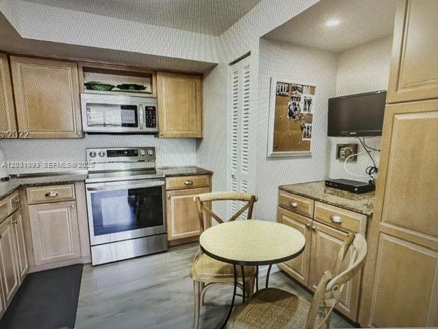 BAYSHORE PLACE CONDO - Residential