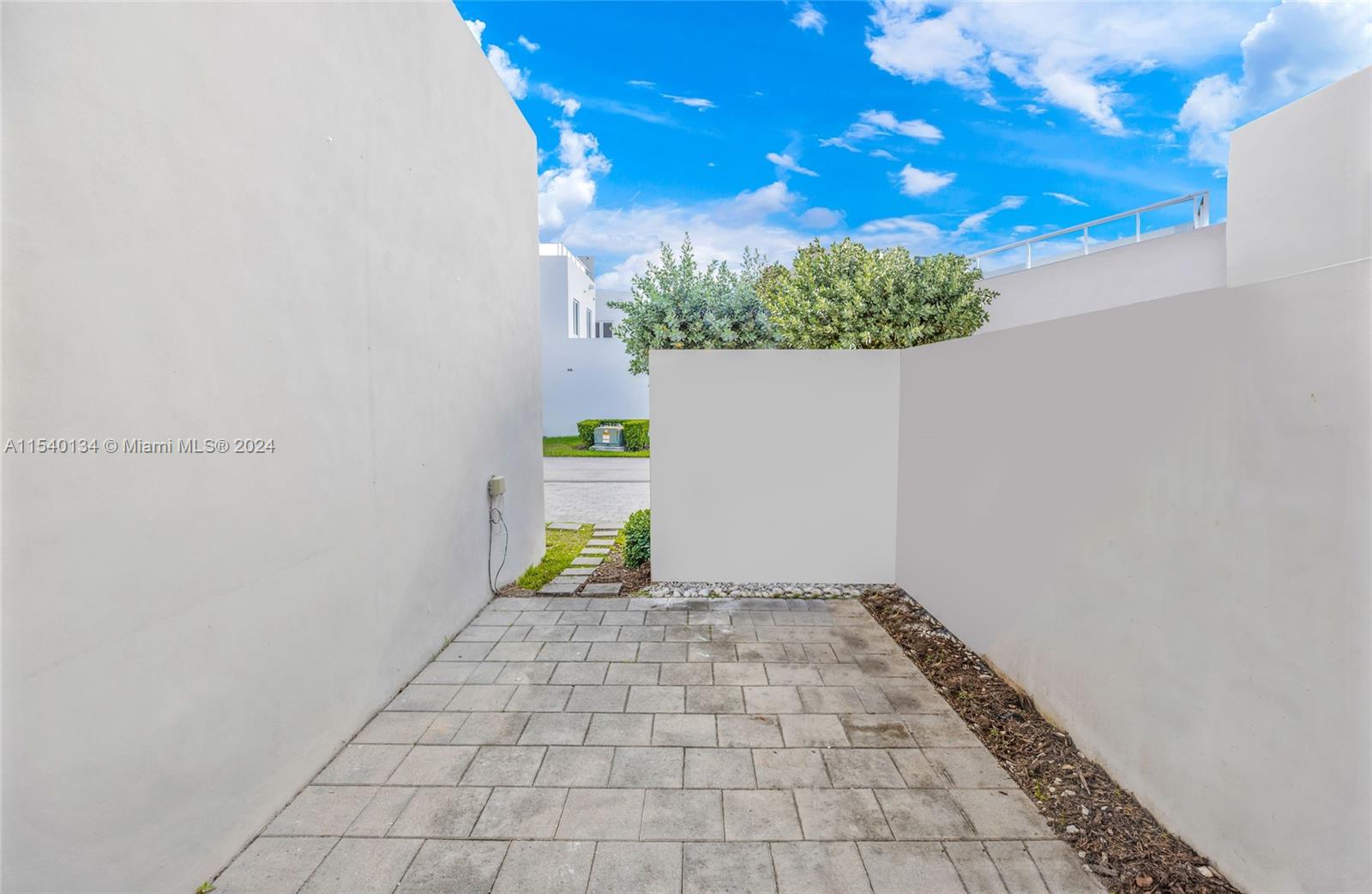 LANDMARK AT DORAL - Residential Lease
