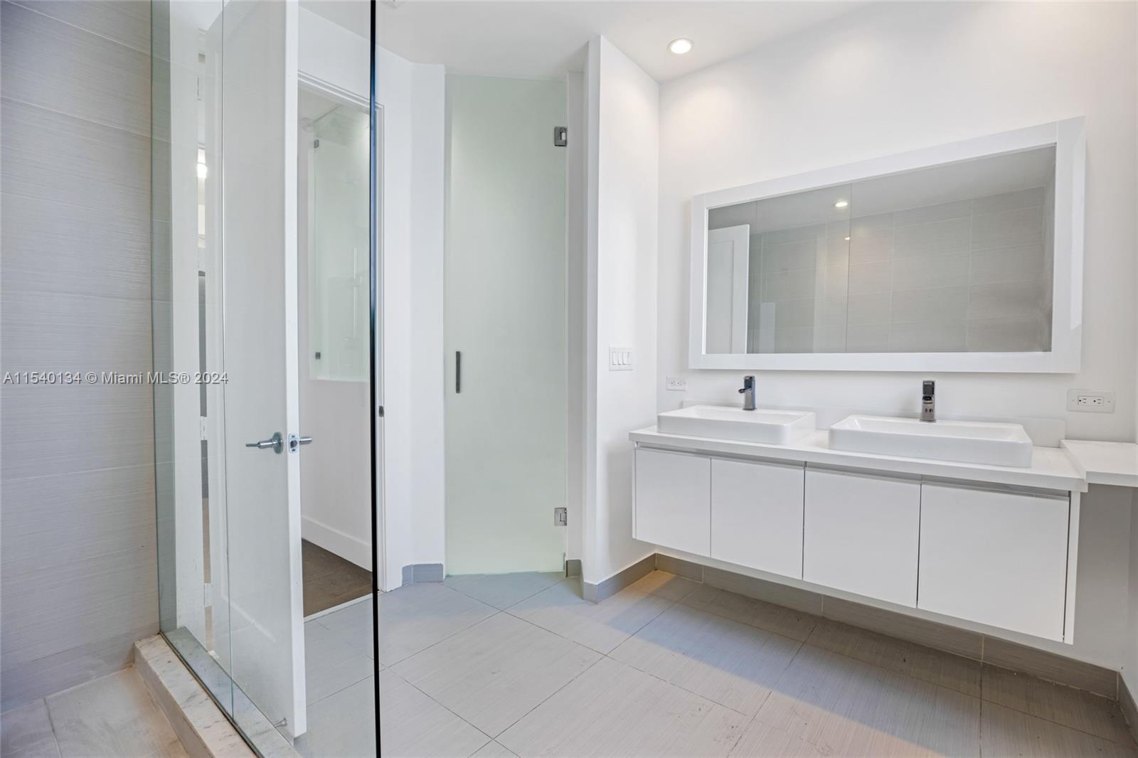 LANDMARK AT DORAL - Residential Lease