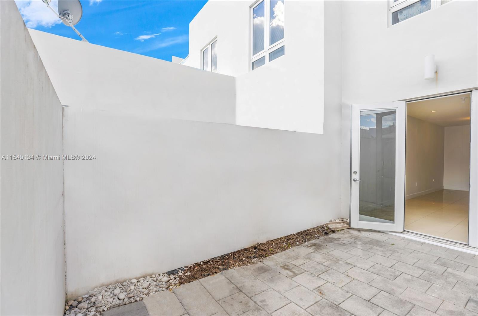 LANDMARK AT DORAL - Residential Lease