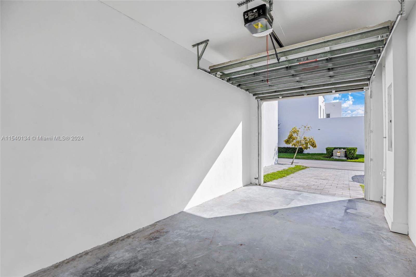 LANDMARK AT DORAL - Residential Lease