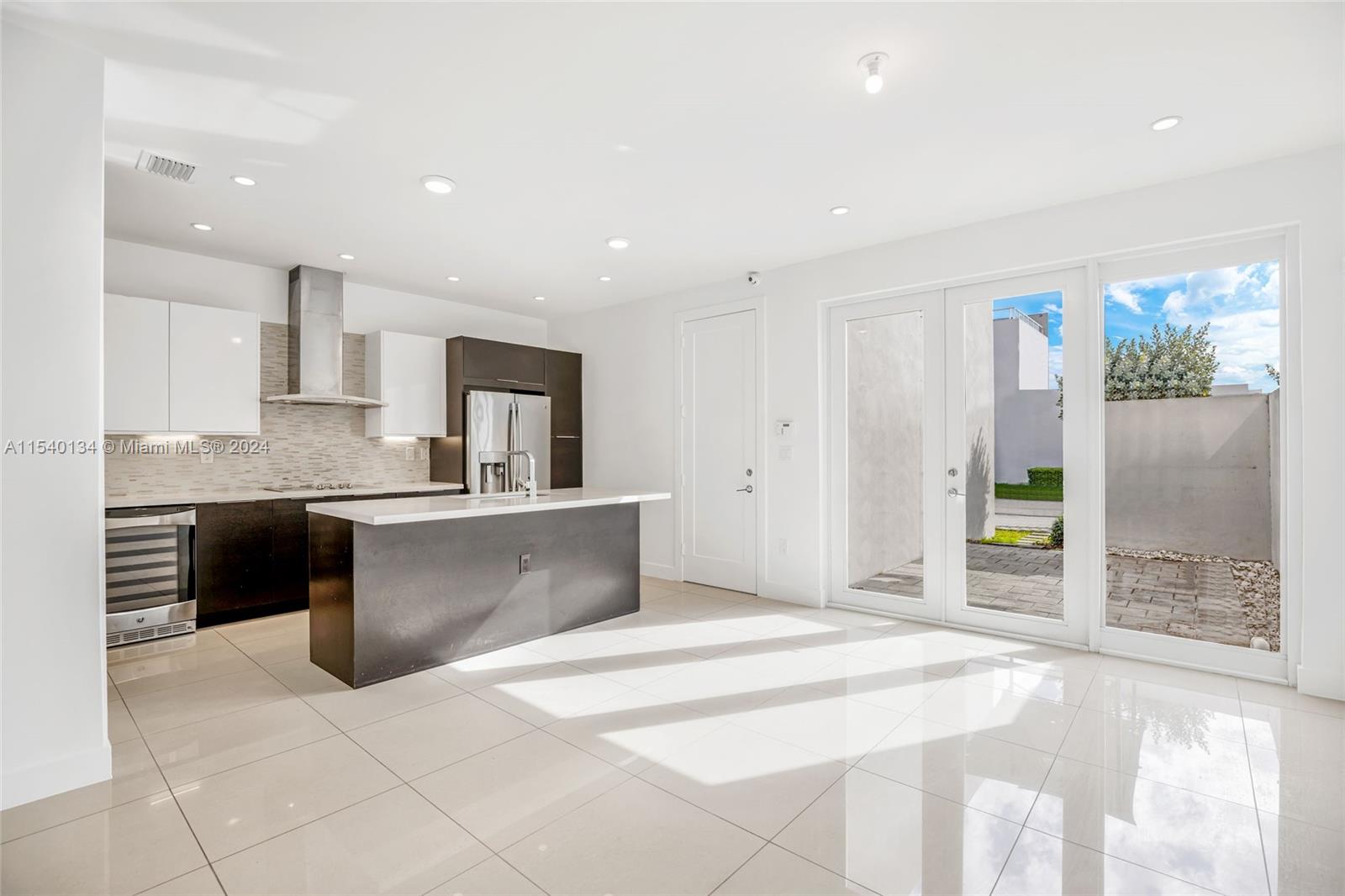 LANDMARK AT DORAL - Residential Lease