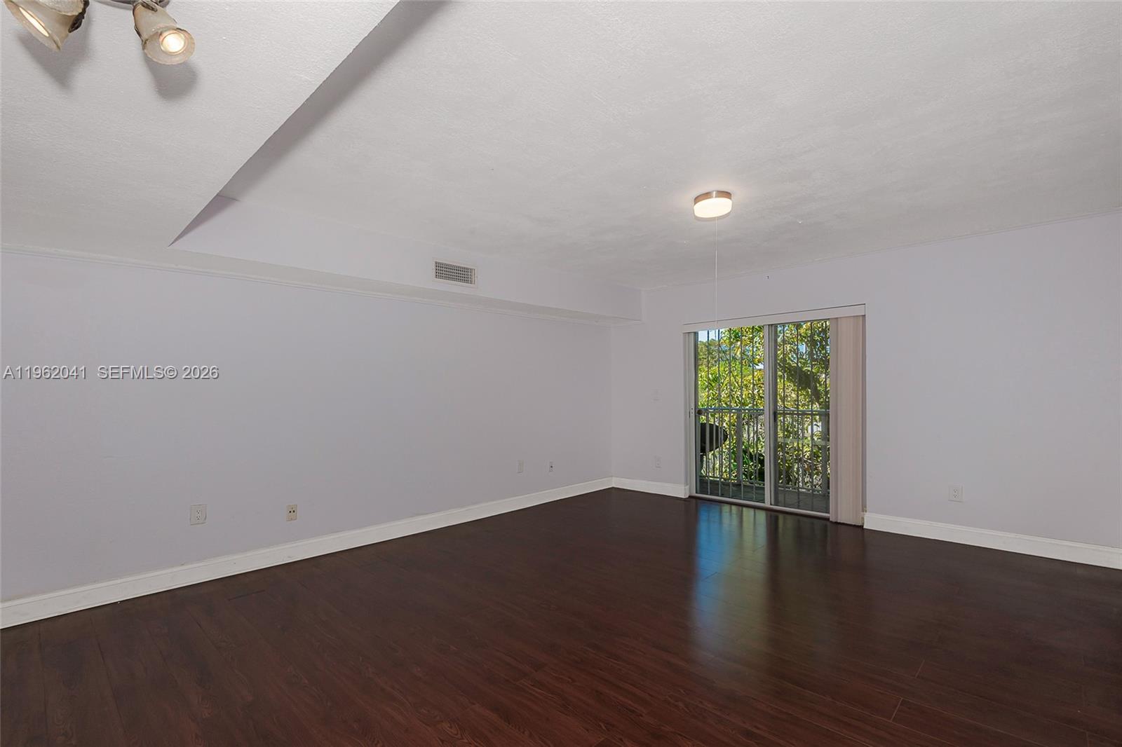 LAGUNA CLUB EAST CONDO - Residential