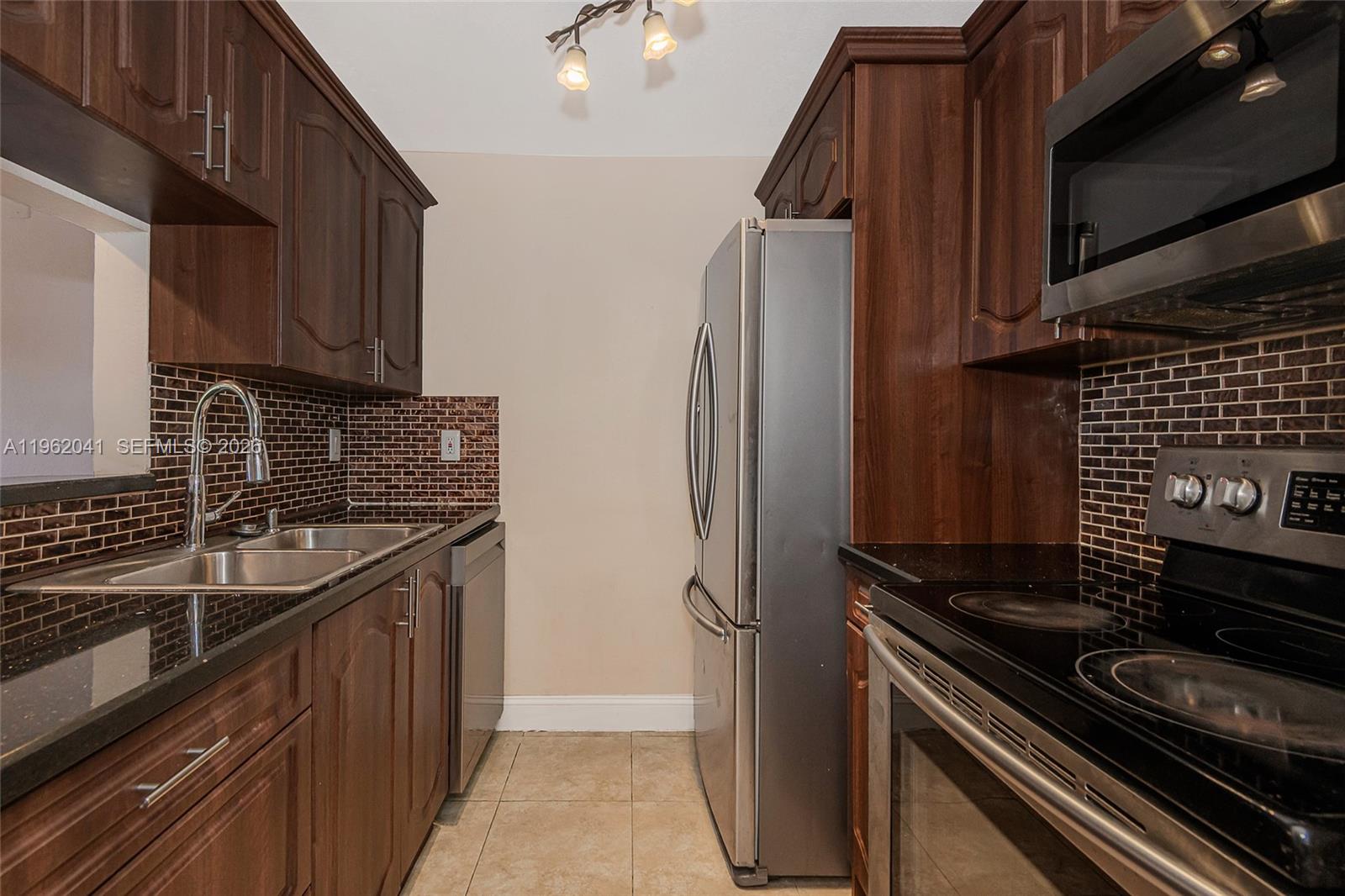 LAGUNA CLUB EAST CONDO - Residential