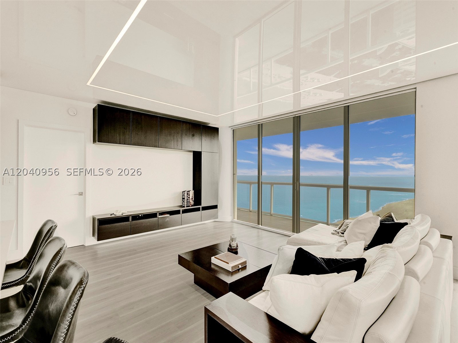 AKOYA CONDO - Residential