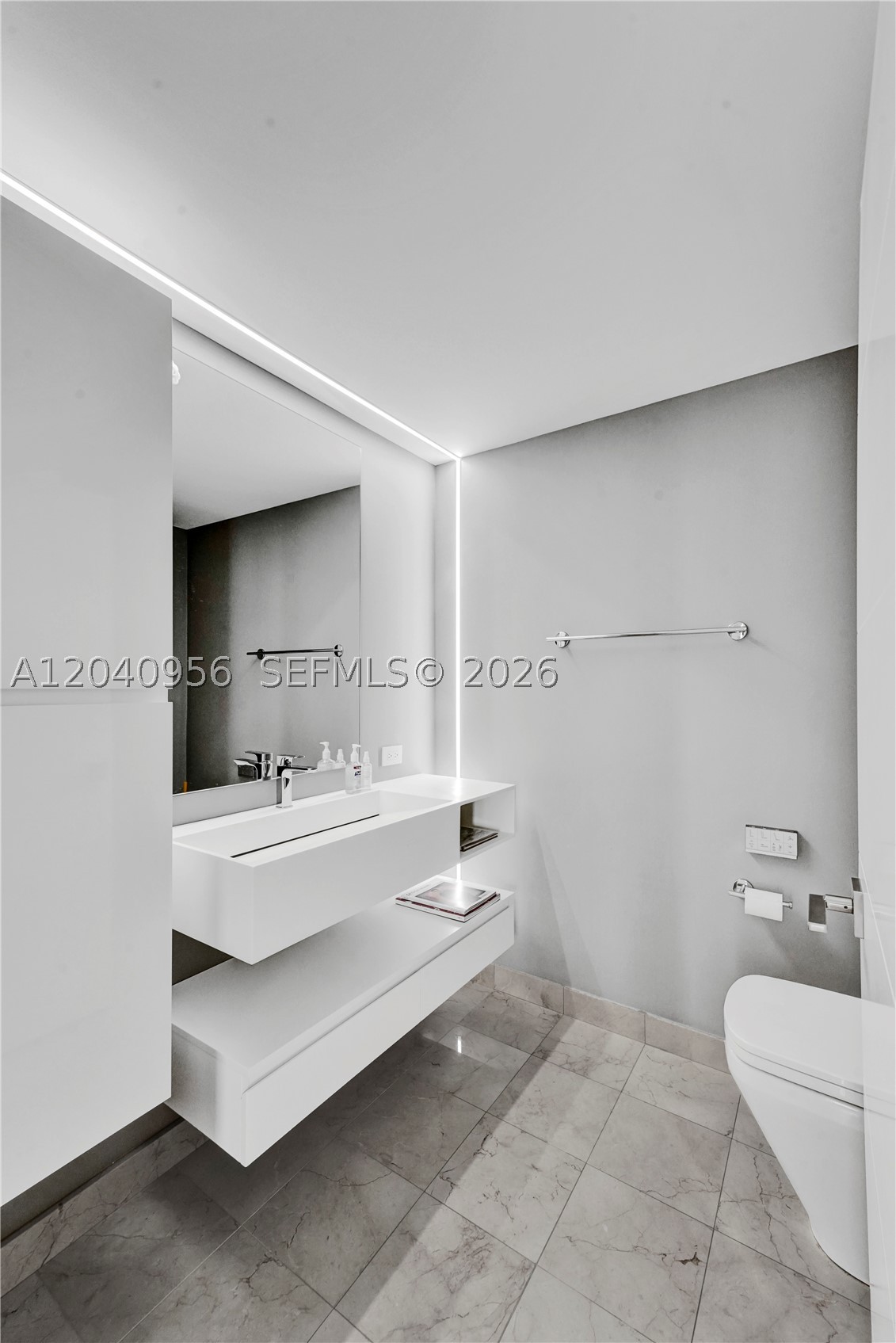 AKOYA CONDO - Residential