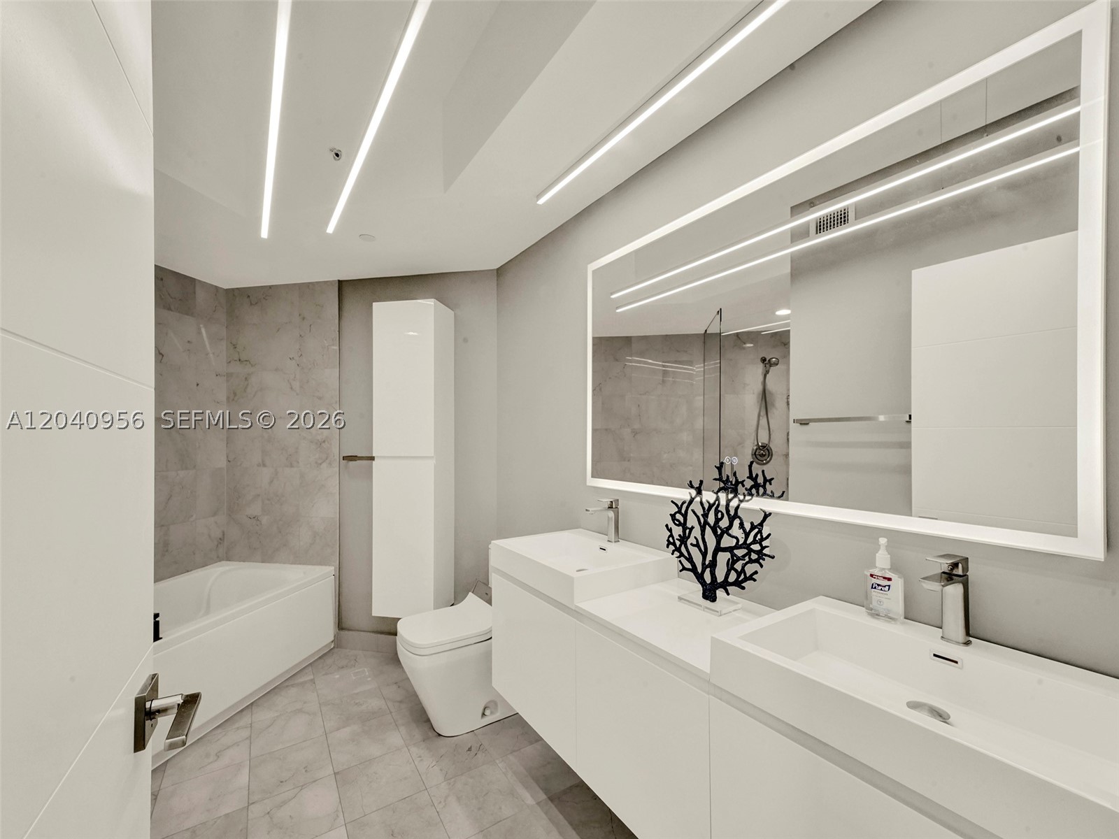 AKOYA CONDO - Residential