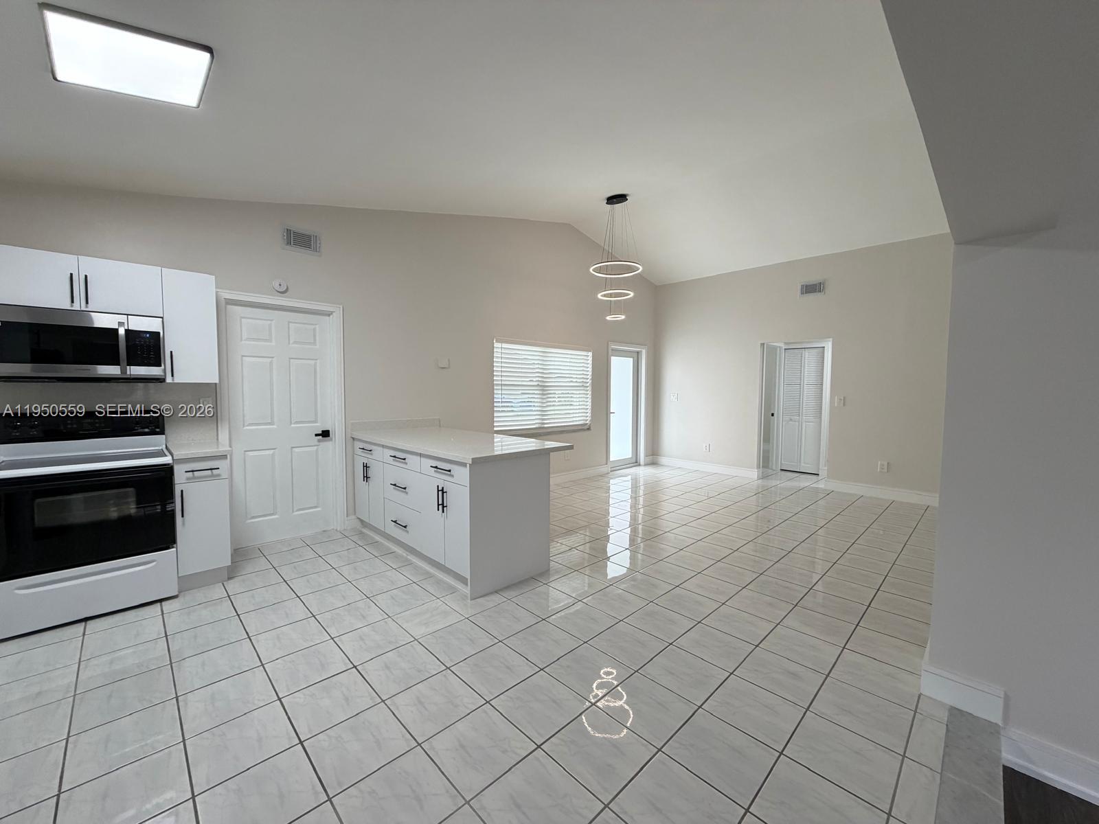 WESTWIND LAKES SEC 4 - Residential Lease