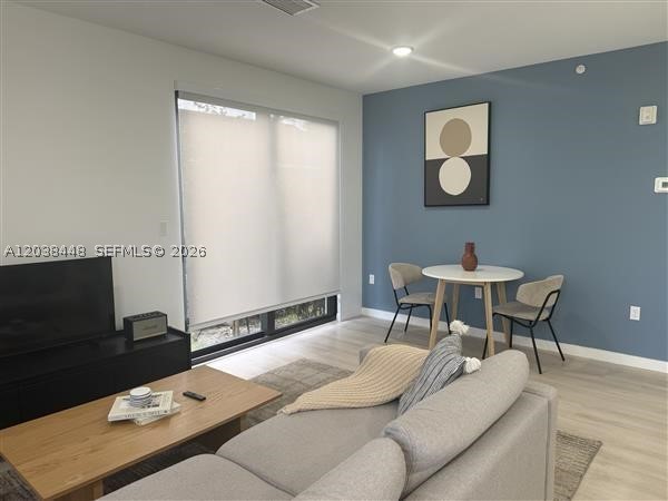 HOLLYWOOD LITTLE RANCHES - Residential Lease