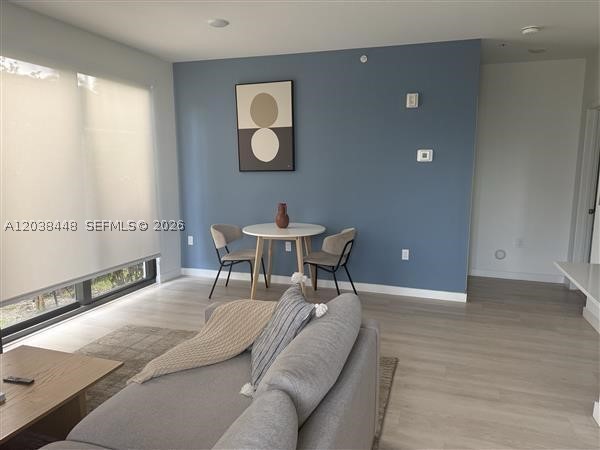 HOLLYWOOD LITTLE RANCHES - Residential Lease