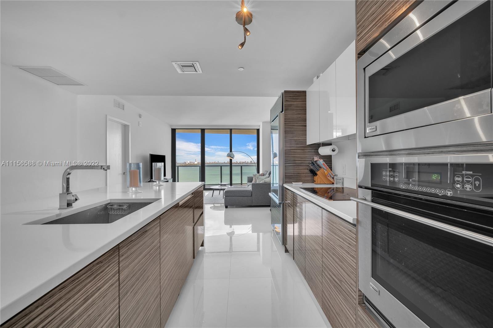 ICON BAY CONDO - Residential