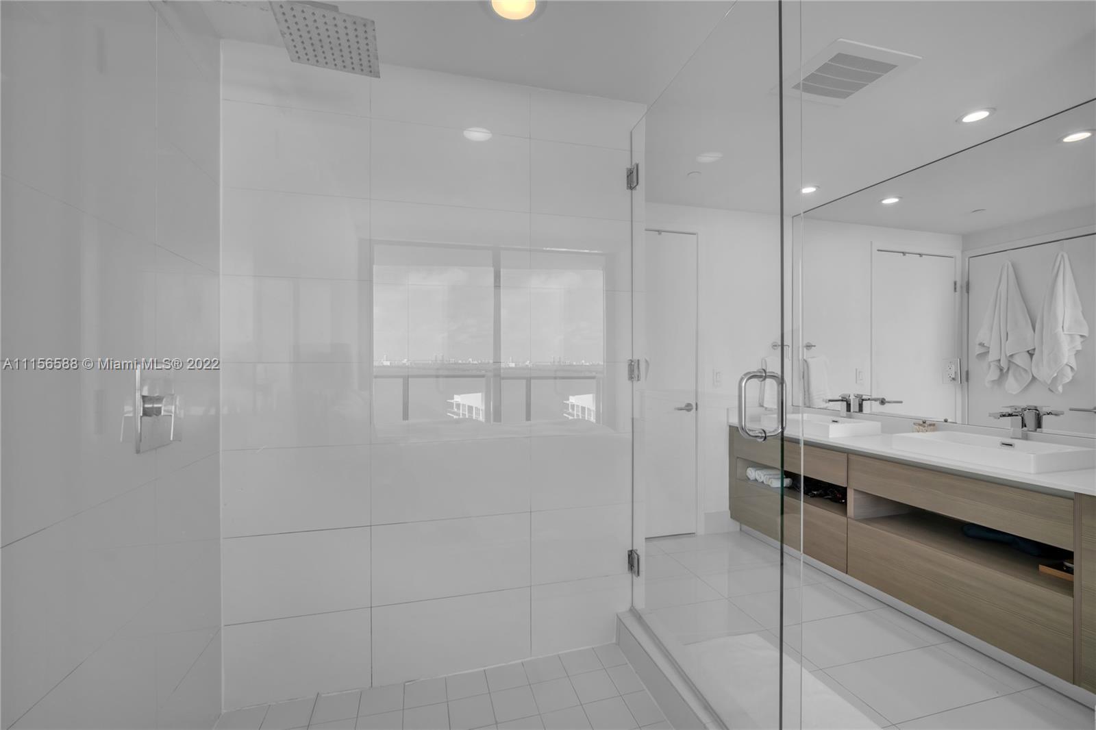 ICON BAY CONDO - Residential