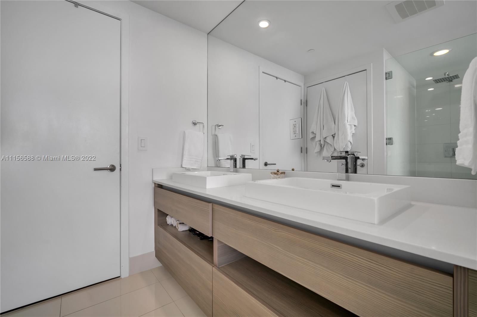 ICON BAY CONDO - Residential