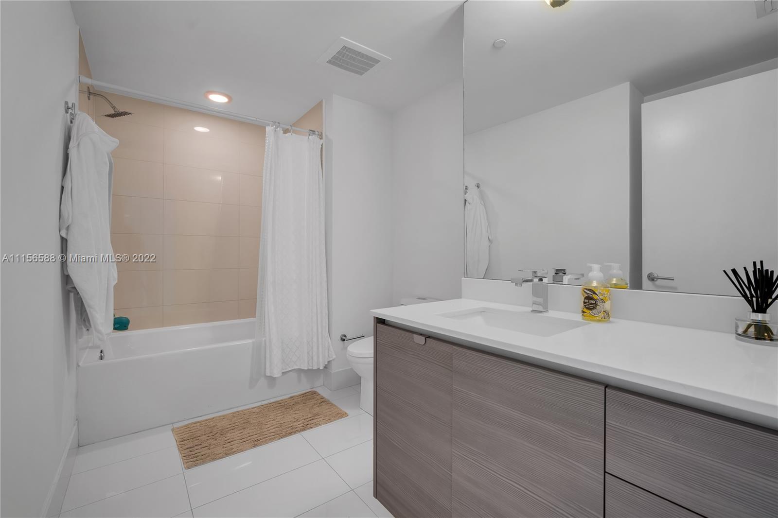 ICON BAY CONDO - Residential