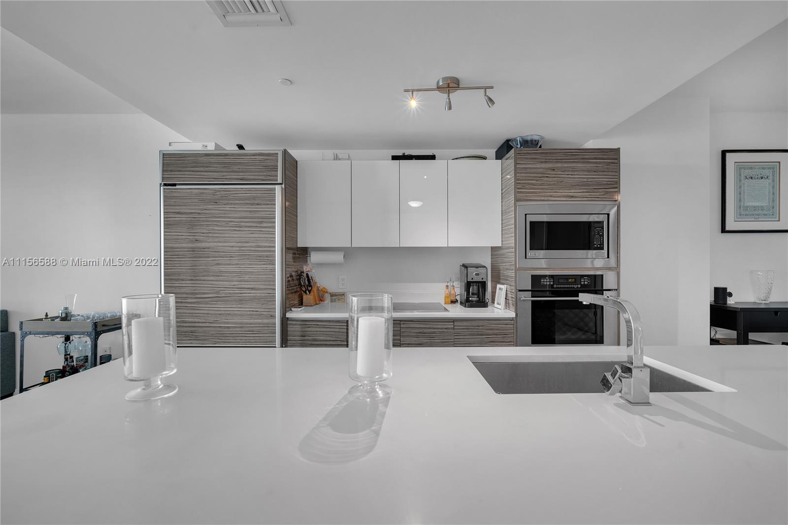ICON BAY CONDO - Residential