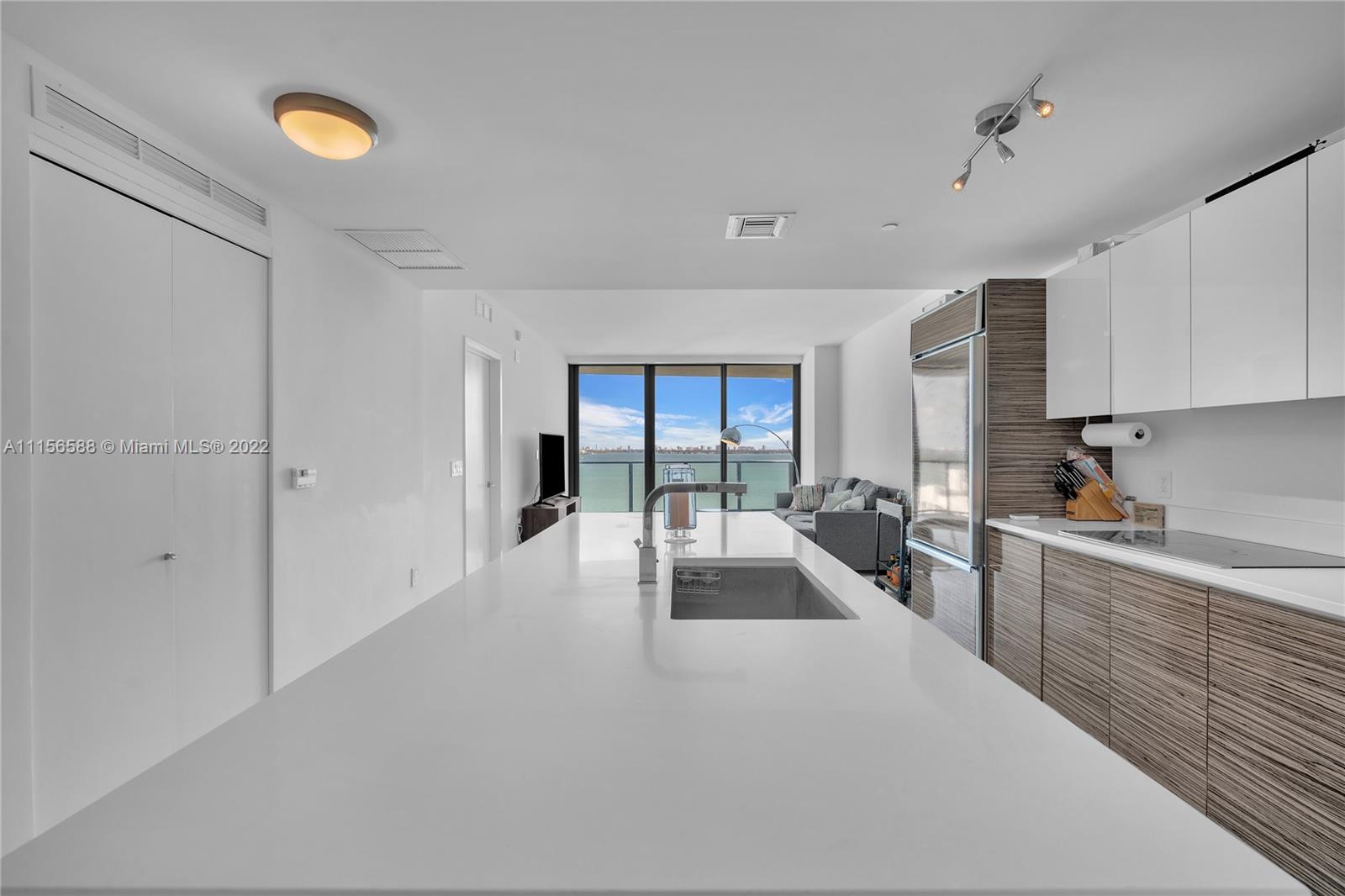 ICON BAY CONDO - Residential
