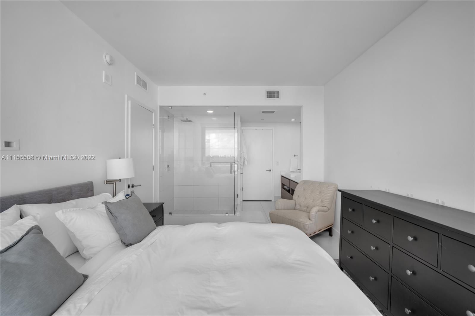 ICON BAY CONDO - Residential