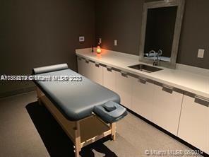 CANVAS CONDO - Residential Lease